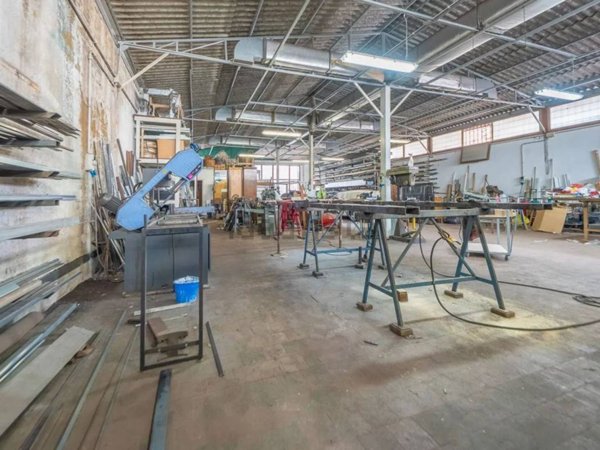 locale commerciale in vendita a Roma in zona Ponte Mammolo