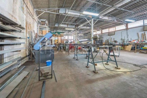 locale commerciale in vendita a Roma in zona San Basilio