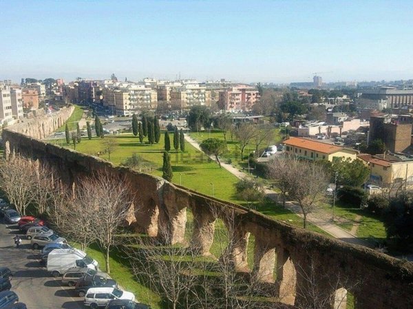appartamento in vendita a Roma in zona Tuscolano