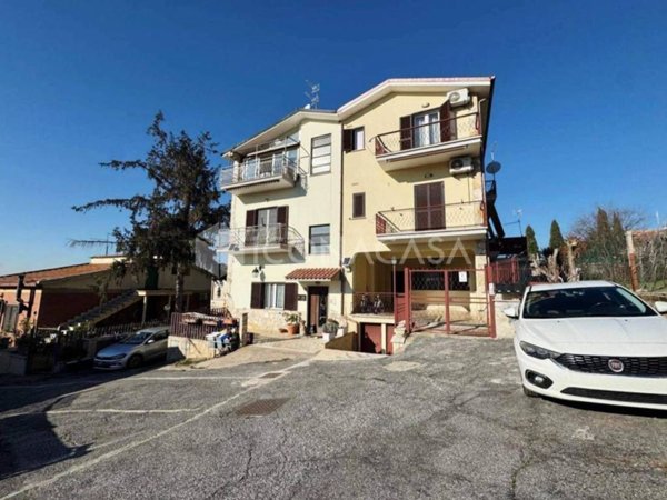 appartamento in vendita a Roma in zona Lunghezza