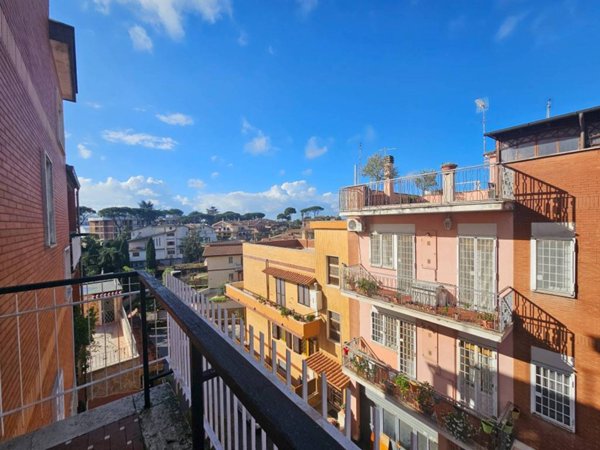 appartamento in vendita a Roma in zona Colle del Sole