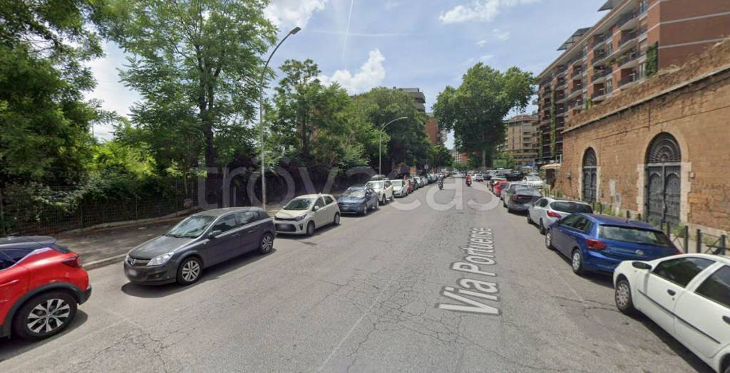 negozio in vendita a Roma in zona Portuense