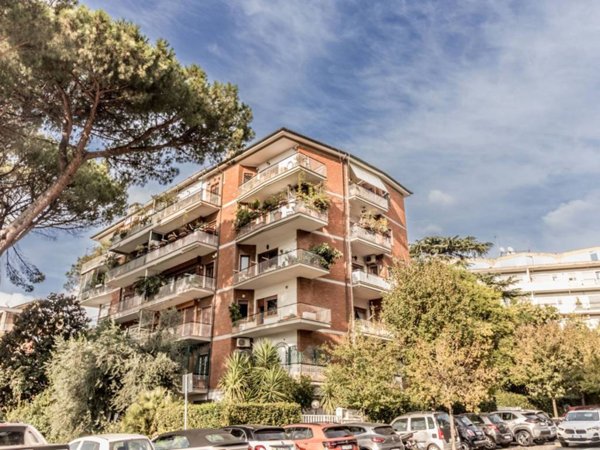 appartamento in vendita a Roma in zona EUR