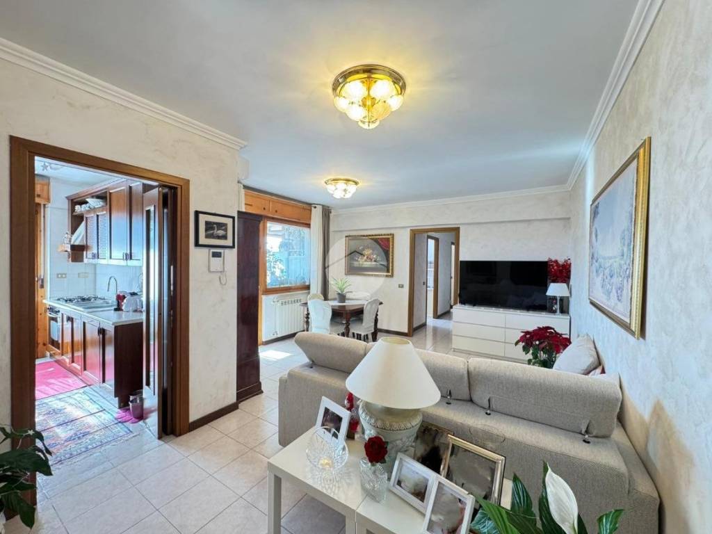 appartamento in vendita a Roma in zona Fonte Laurentina