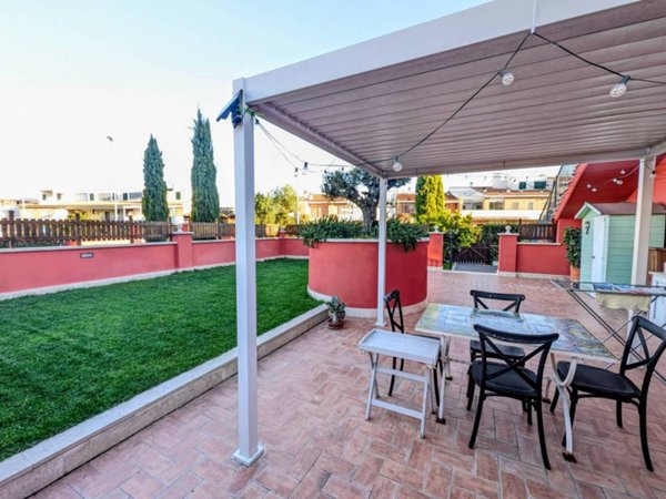 casa indipendente in vendita a Roma in zona Mezzocammino