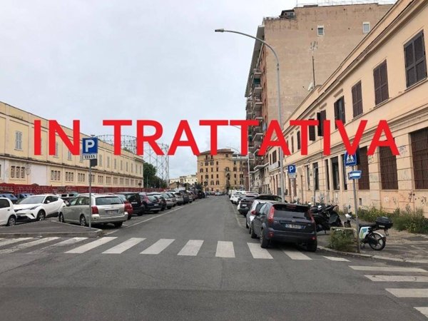 negozio in vendita a Roma in zona Ostiense