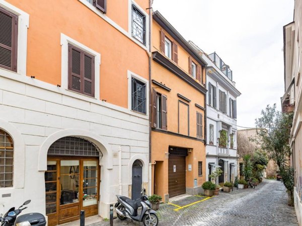 appartamento in vendita a Roma in zona Trastevere