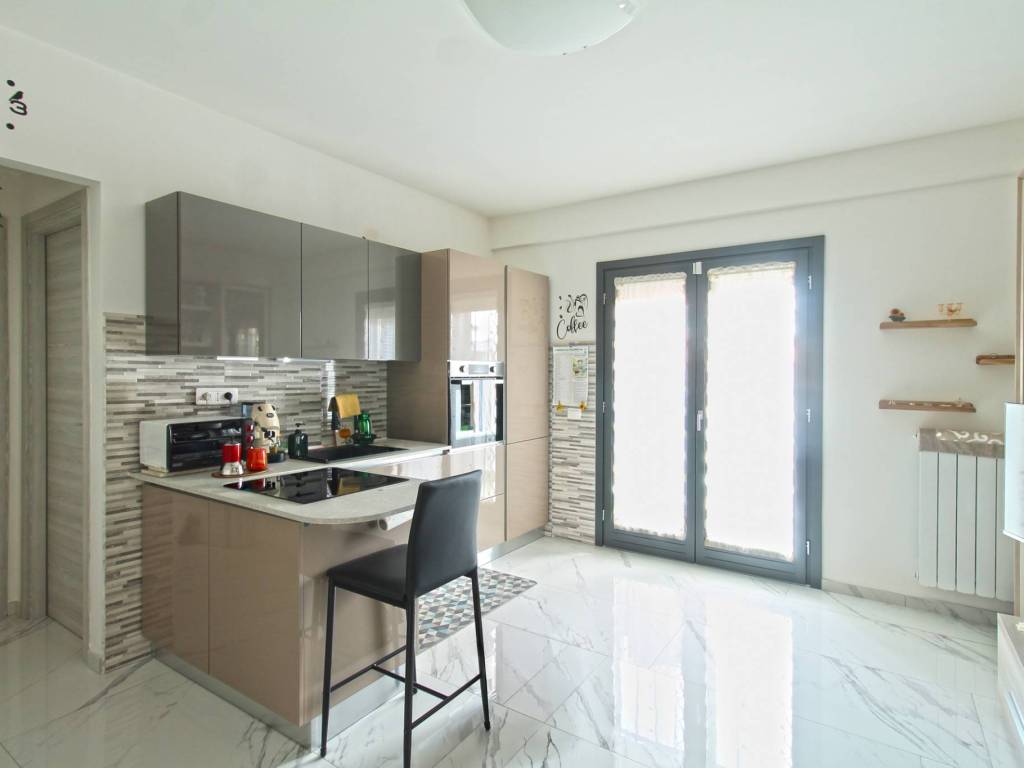 appartamento in vendita a Roma in zona Tor Bella Monaca