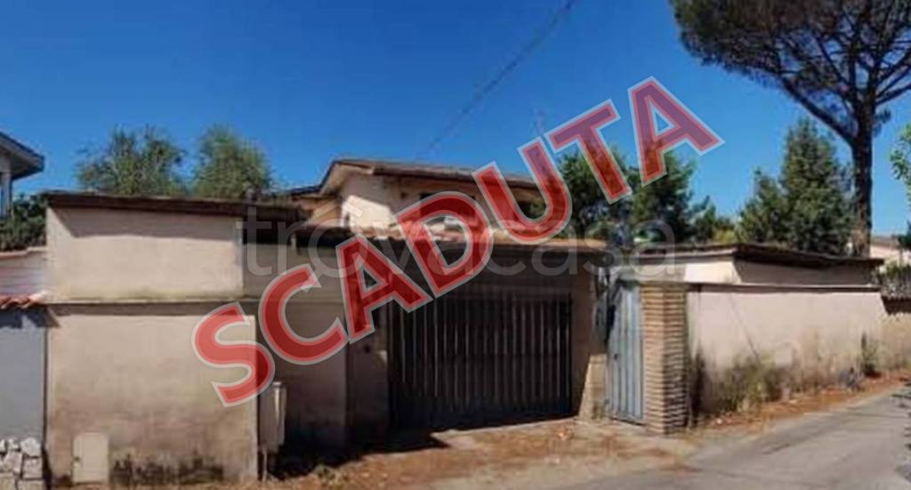 casa indipendente in vendita a Roma in zona Infernetto