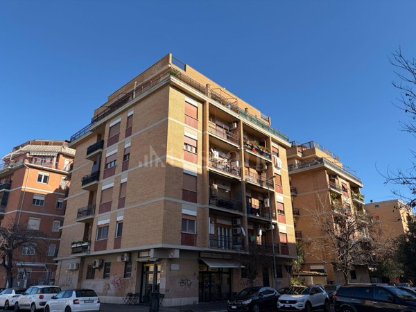appartamento in vendita a Roma in zona Ostia