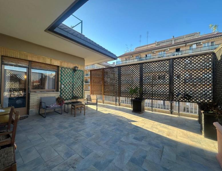 appartamento in vendita a Roma in zona Appio Claudio