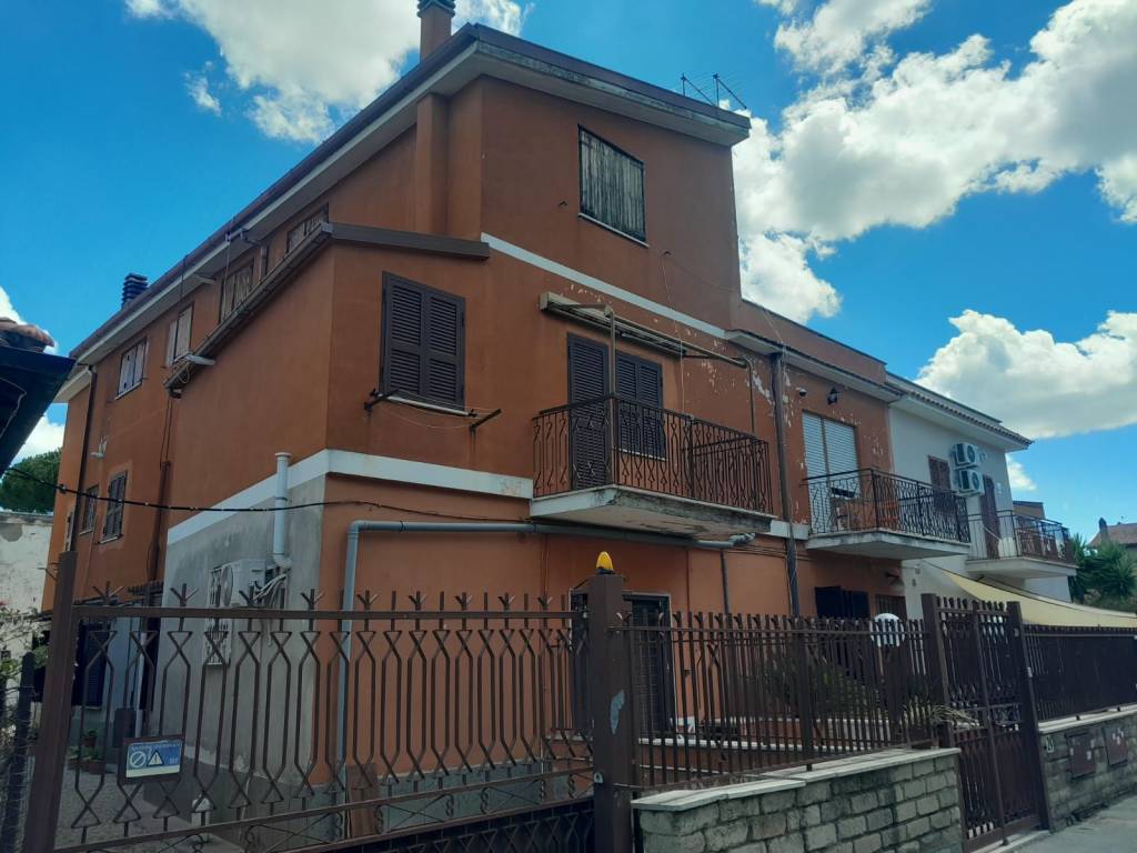 appartamento in vendita a Roma in zona Osteria del Curato