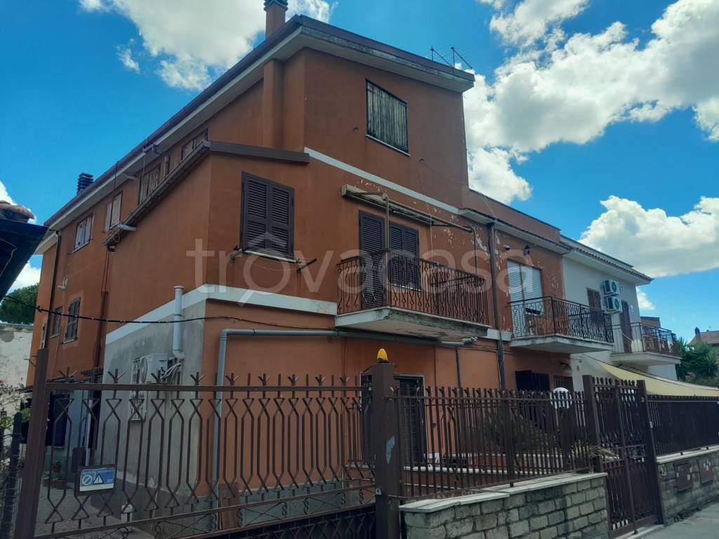 appartamento in vendita a Roma in zona Casal Morena