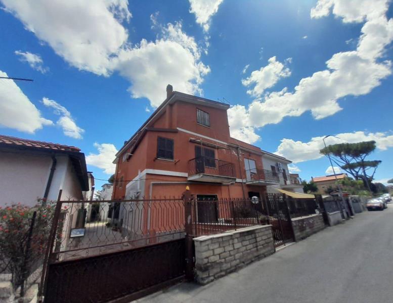 appartamento in vendita a Roma in zona Casal Morena