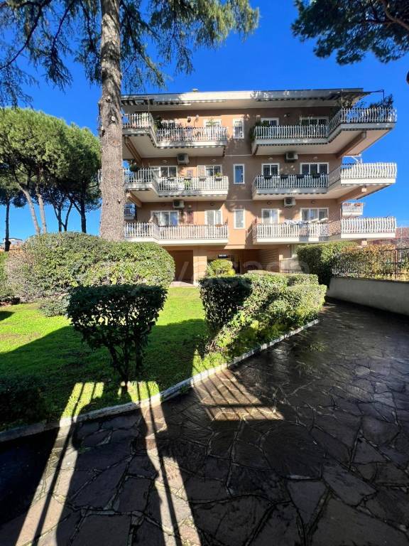 appartamento in vendita a Roma in zona Casal Morena
