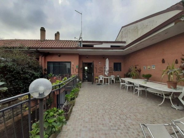 casa indipendente in vendita a Roma in zona Osteria Nuova
