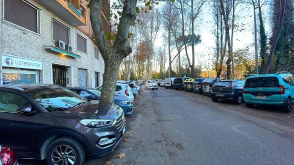 locale commerciale in vendita a Roma in zona Monte Sacro/Talenti
