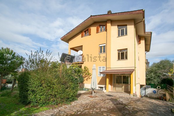 appartamento in vendita a Roma in zona Case Rosse