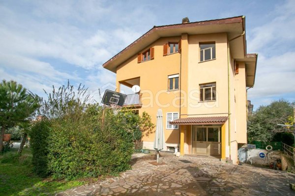 appartamento in vendita a Roma in zona Case Rosse