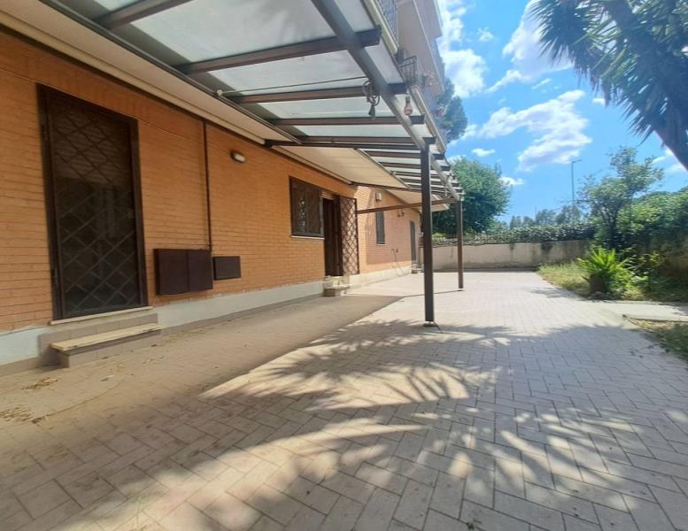 appartamento in vendita a Roma in zona Casal Morena