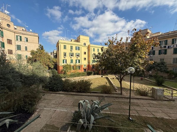 appartamento in vendita a Roma in zona Ostiense