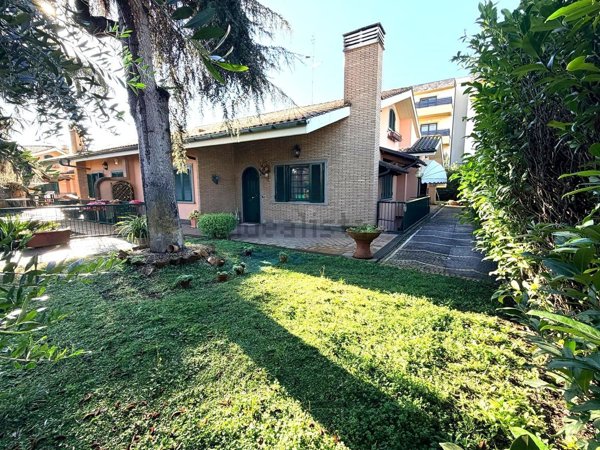 casa indipendente in vendita a Roma in zona Casal Morena