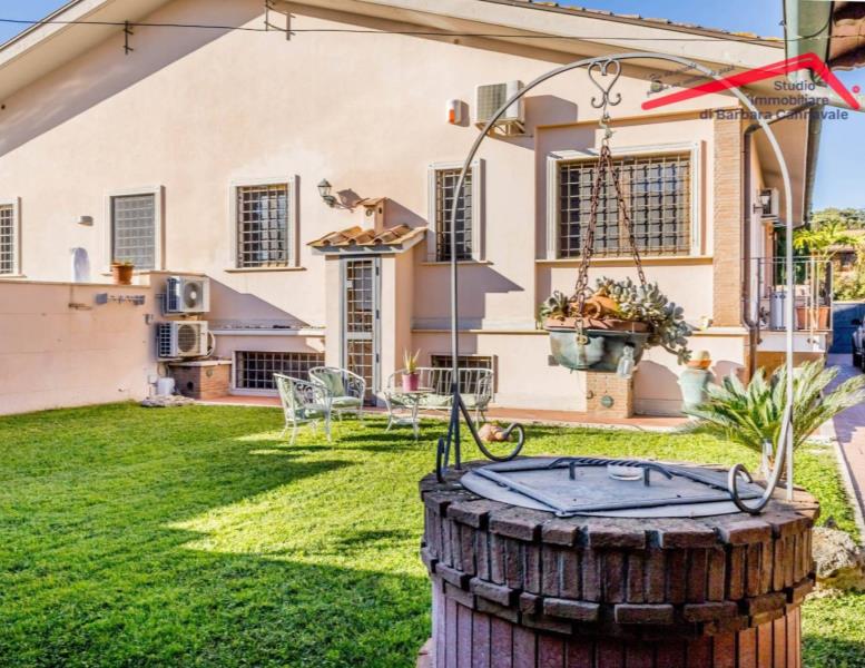 casa indipendente in vendita a Roma in zona Infernetto