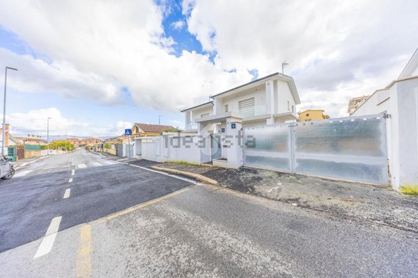 appartamento in vendita a Roma in zona Castelverde