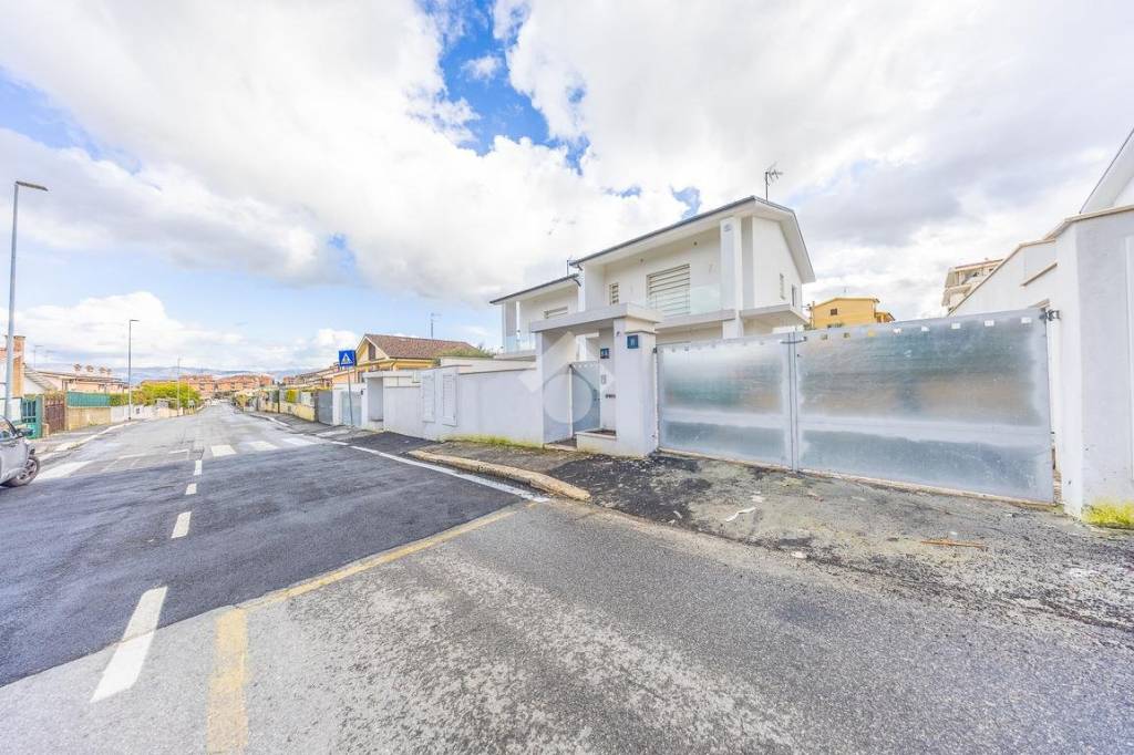 casa indipendente in vendita a Roma in zona Castelverde