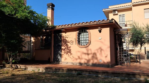 appartamento in vendita a Roma in zona Appio Pignatelli