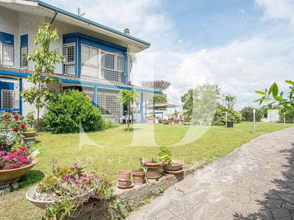 casa indipendente in vendita a Roma in zona Casal Palocco
