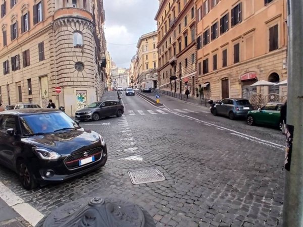 negozio in vendita a Roma in zona Rione Monti/Campitelli