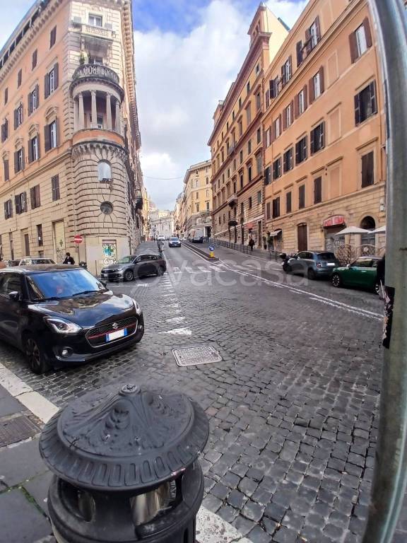 negozio in vendita a Roma in zona Rione Monti/Campitelli