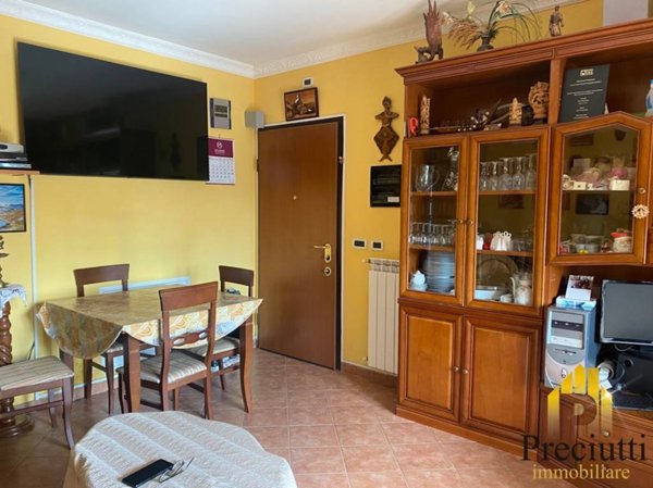 appartamento in vendita a Roma in zona Pantan Monastero