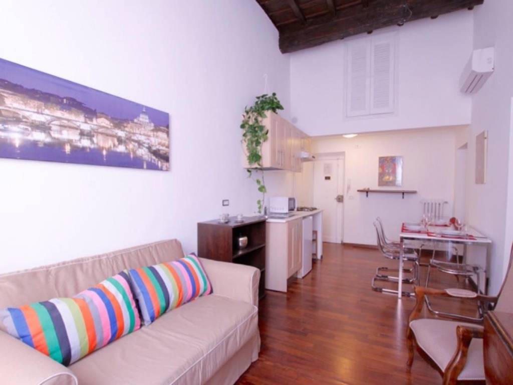 appartamento in vendita a Roma in zona Parione/Sant'Eustachio