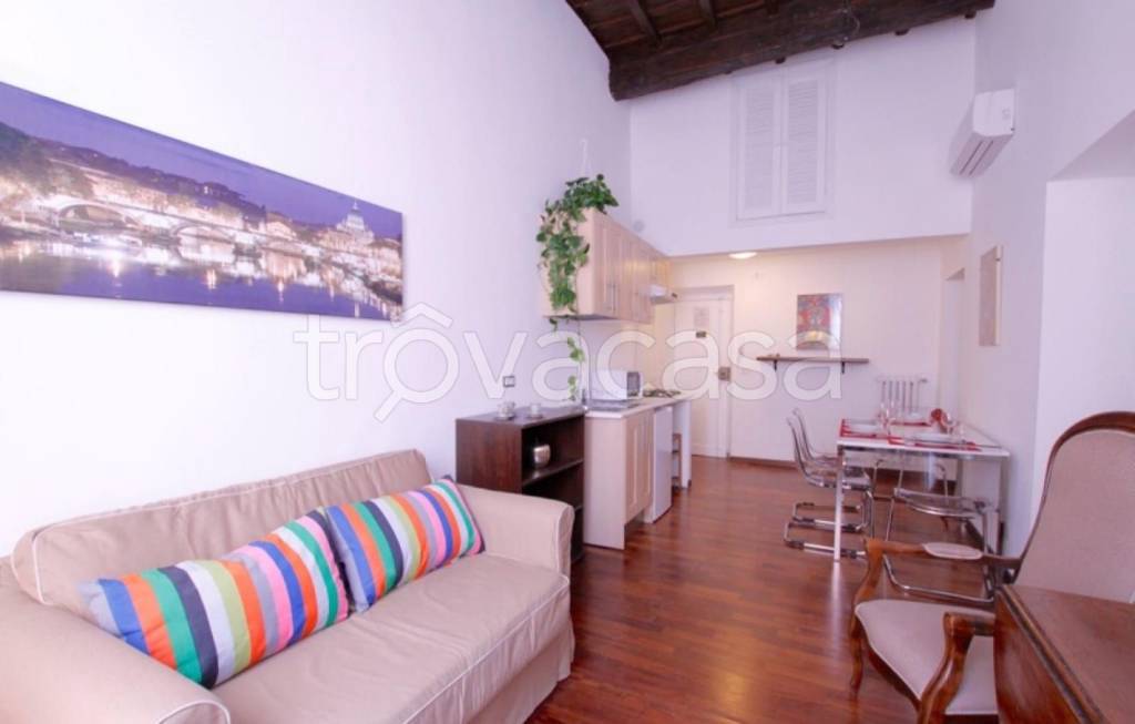 appartamento in vendita a Roma in zona Rione Regola