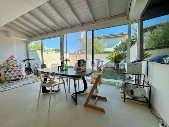 casa indipendente in vendita a Roma in zona Infernetto