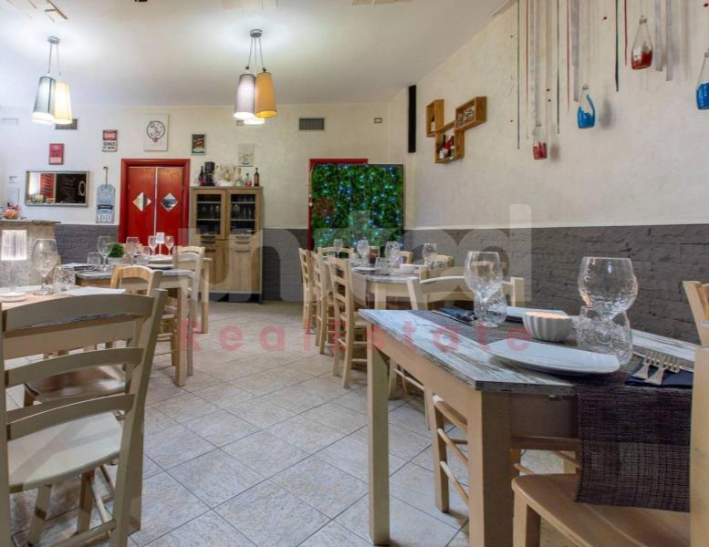 negozio in vendita a Roma in zona Infernetto