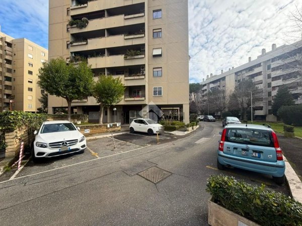 locale commerciale in vendita a Roma