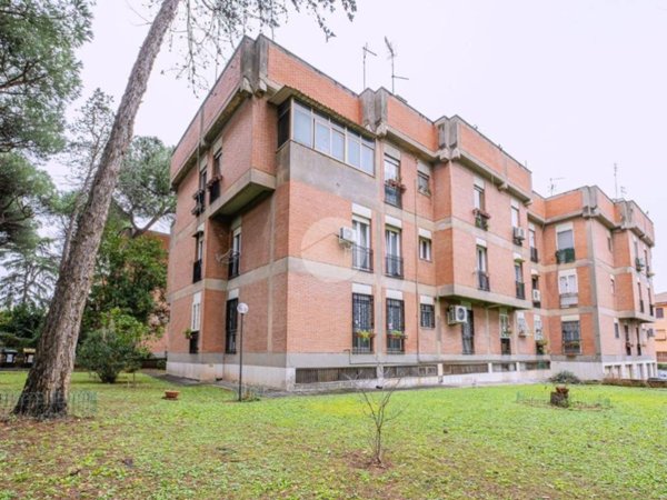 appartamento in vendita a Roma in zona Giuliano Dalmata