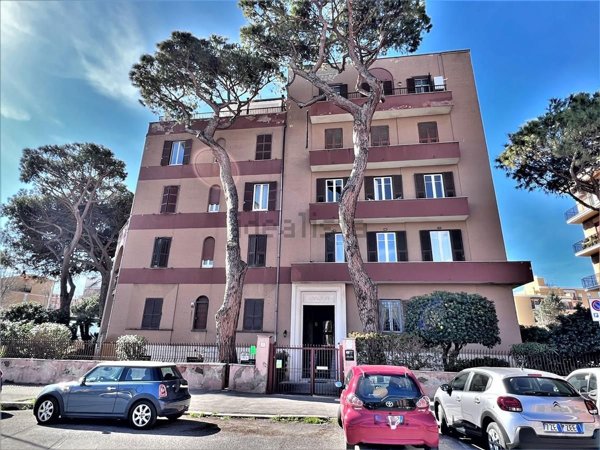 appartamento in vendita a Roma in zona Ostia