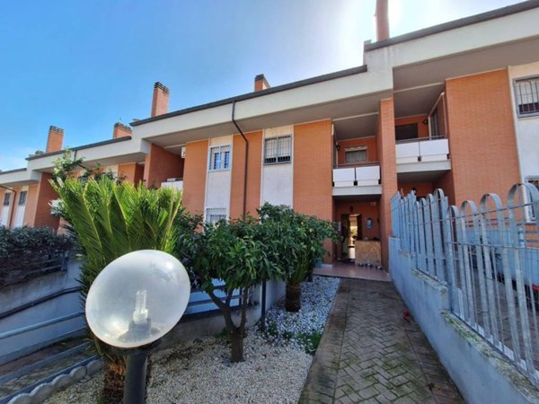 casa indipendente in vendita a Roma in zona Lunghezza
