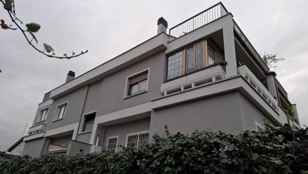 appartamento in vendita a Roma in zona Appio Claudio