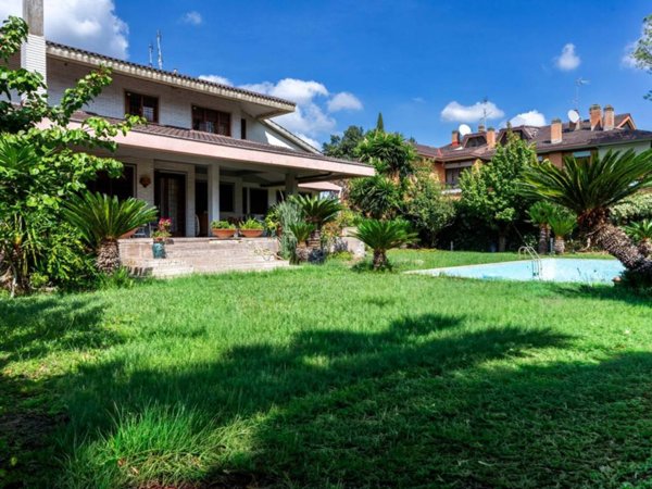 casa indipendente in vendita a Roma in zona Tre Pini - Poggio dei Fiori