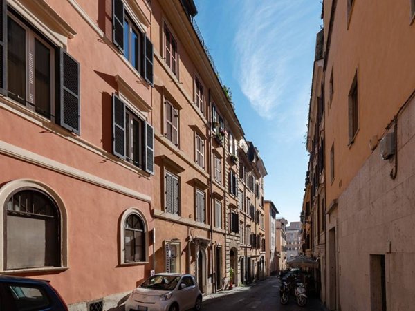 appartamento in vendita a Roma in zona Trevi-Colonna