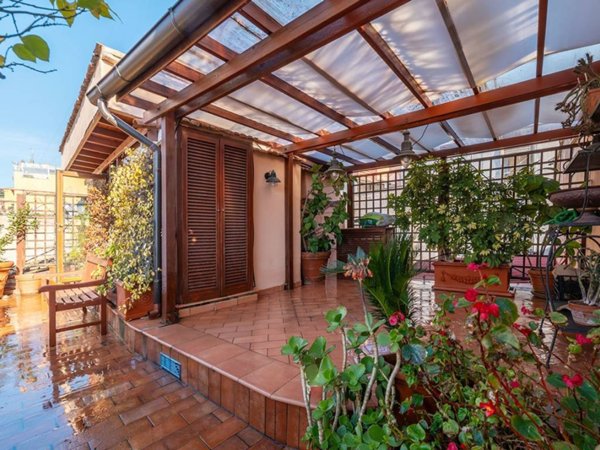 appartamento in vendita a Roma in zona Trevi-Colonna