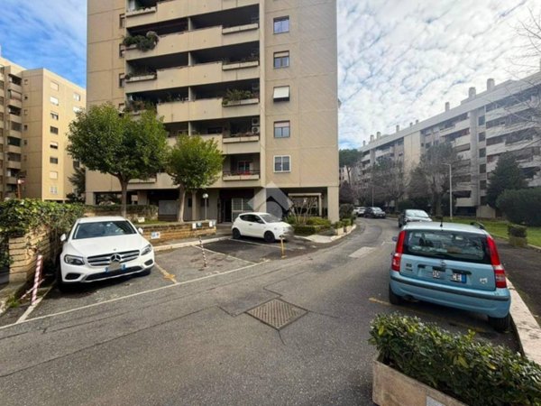 negozio in vendita a Roma in zona Casal Boccone