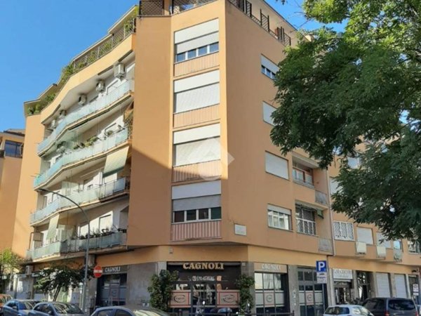 appartamento in vendita a Roma in zona Appio Latino
