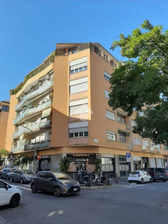 appartamento in vendita a Roma in zona Appio Latino