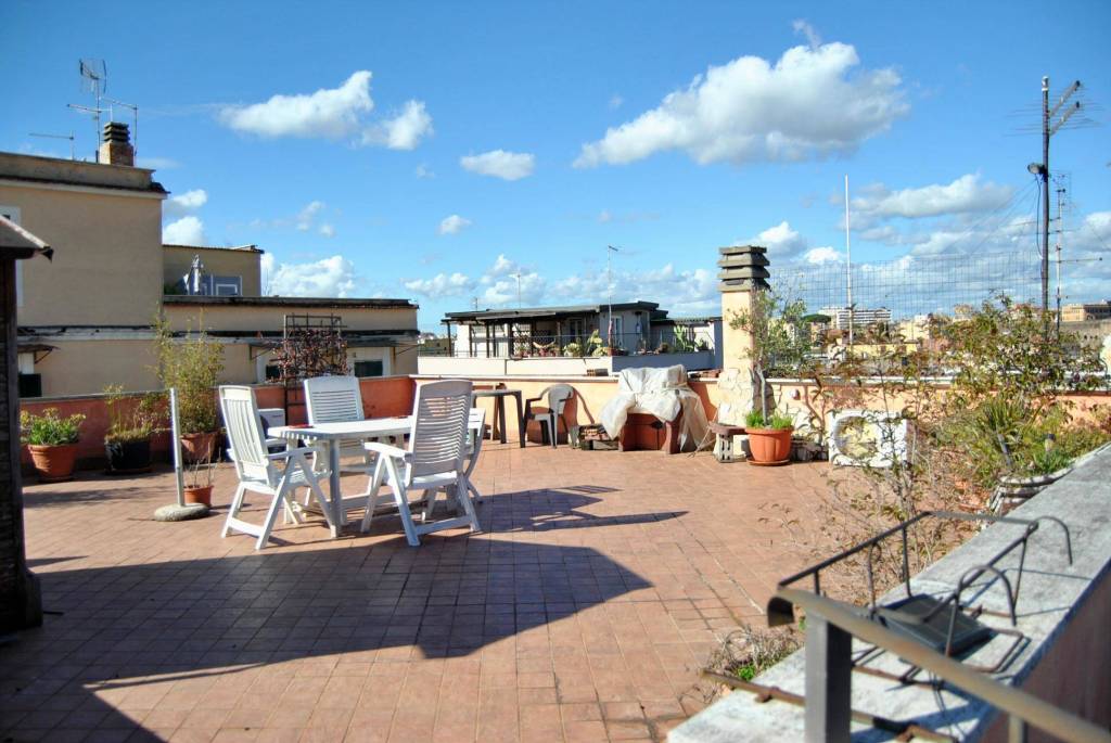 appartamento in vendita a Roma in zona Prenestino-Labicano